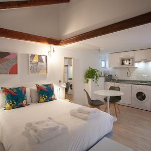 Studio met een King Size Bed